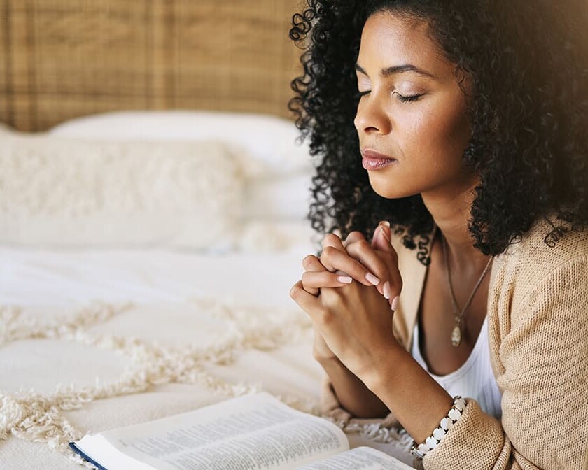 Woman praying - perhaps wondering how to live in victory in Christ, especially when life won't cooperate. Goes with article by Ben Cerullo showing 5 steps to spiritual breakthrough